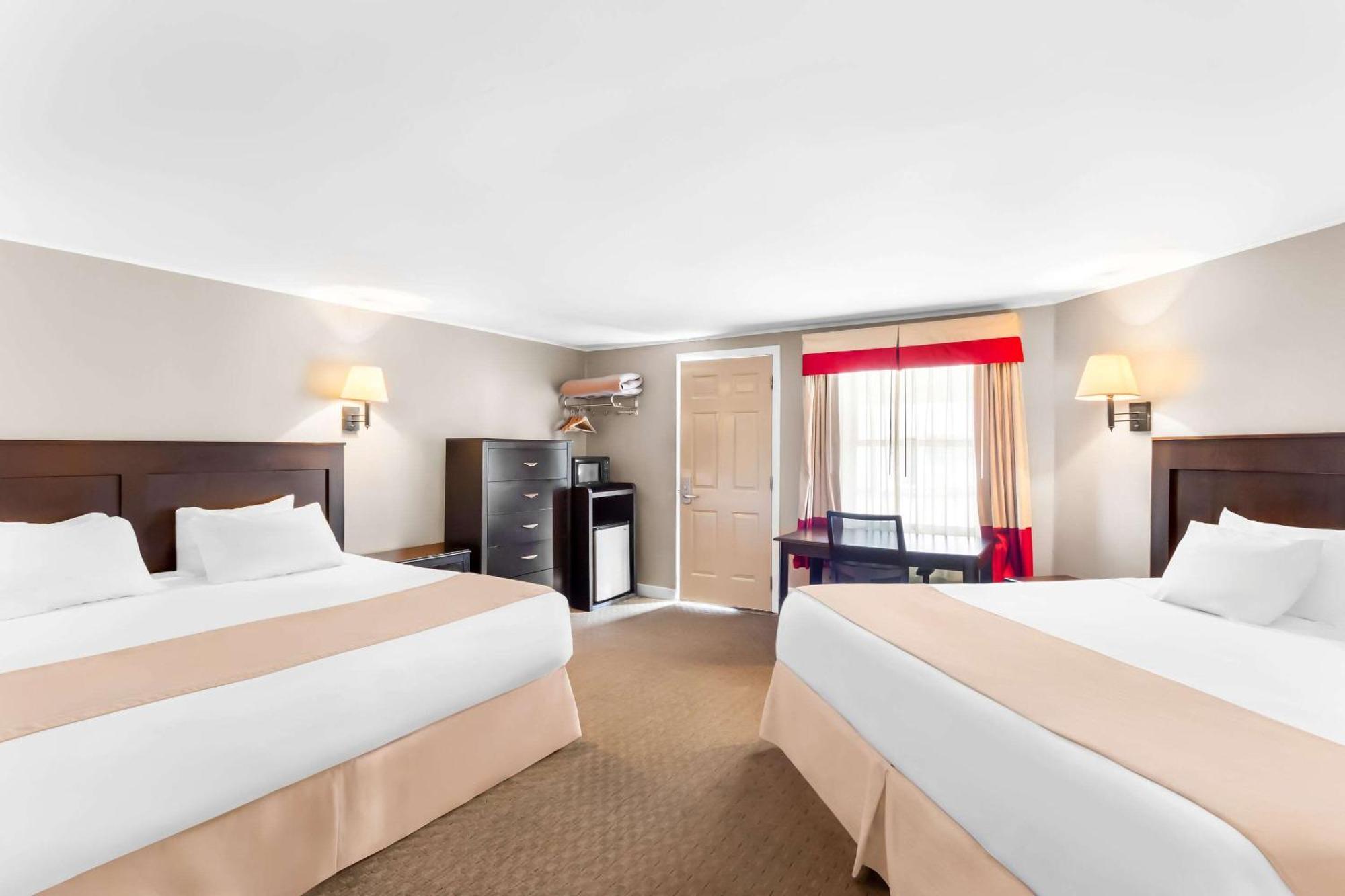 Rodeway Inn Gorham Exterior photo