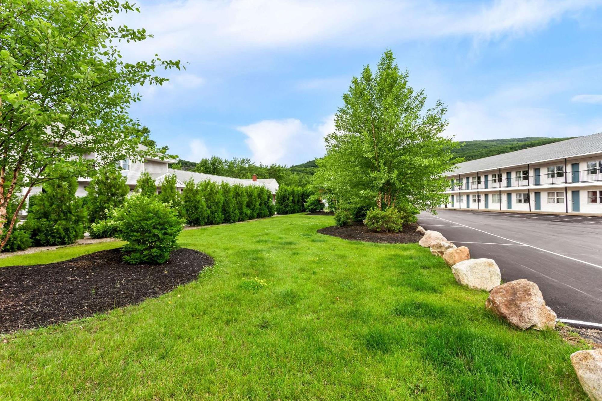 Rodeway Inn Gorham Exterior photo