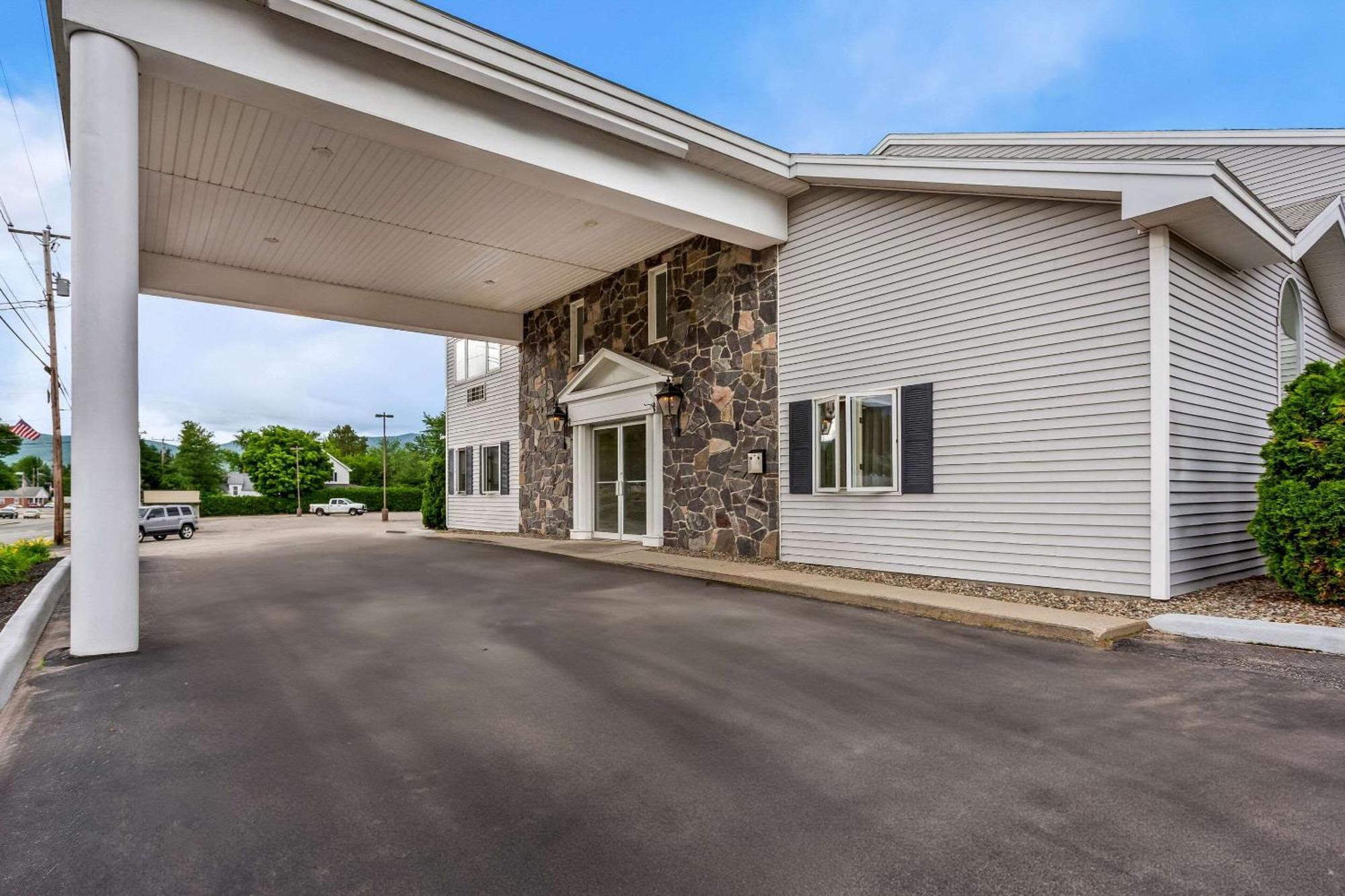 Rodeway Inn Gorham Exterior photo
