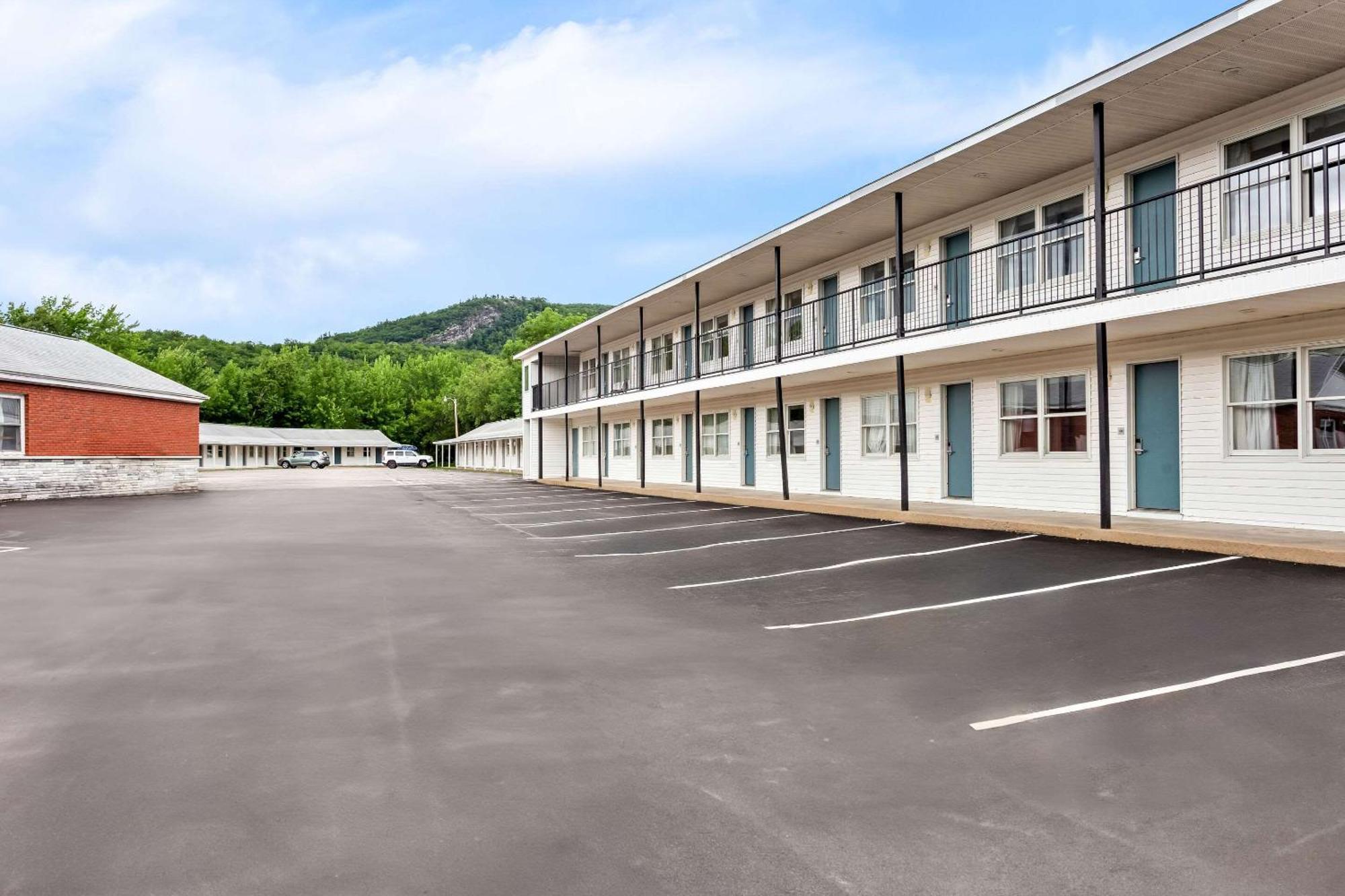 Rodeway Inn Gorham Exterior photo