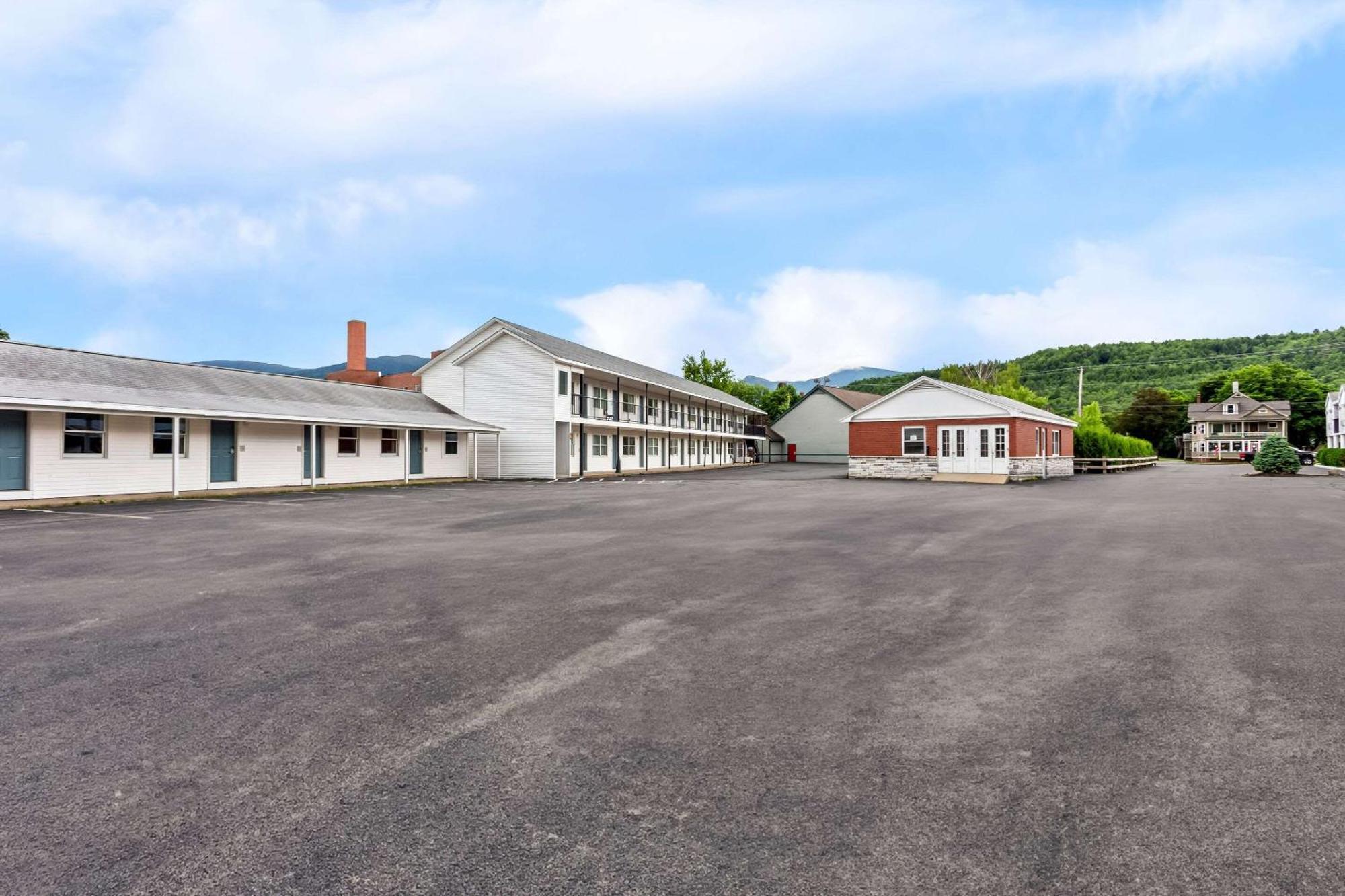 Rodeway Inn Gorham Exterior photo